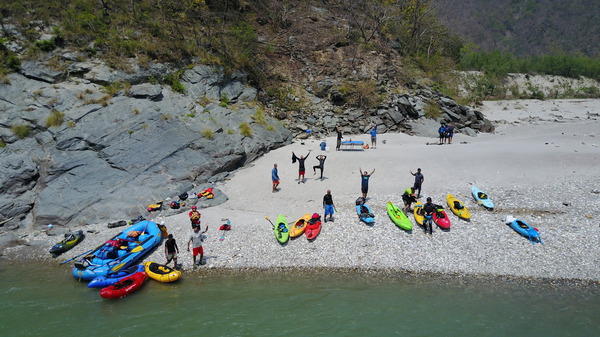 rafting-expedition-camp